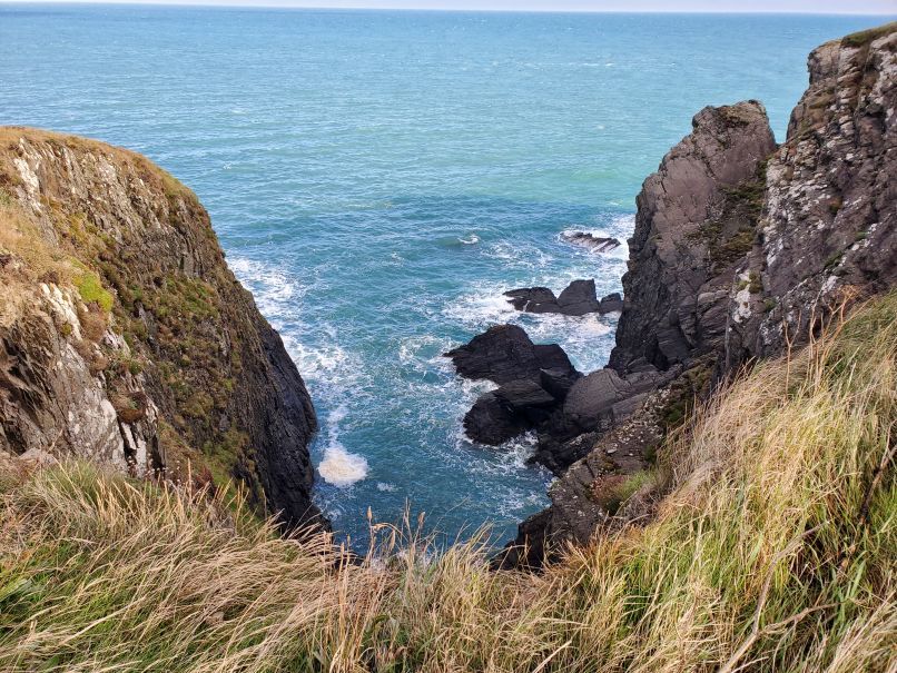 Plunging cliffs and ocean