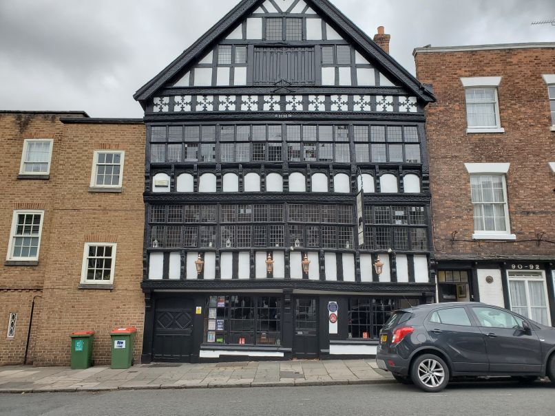 Old historic pub in Chester