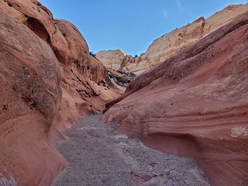 Narrowing canyon walls LMT