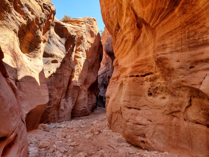 Path through narrows
